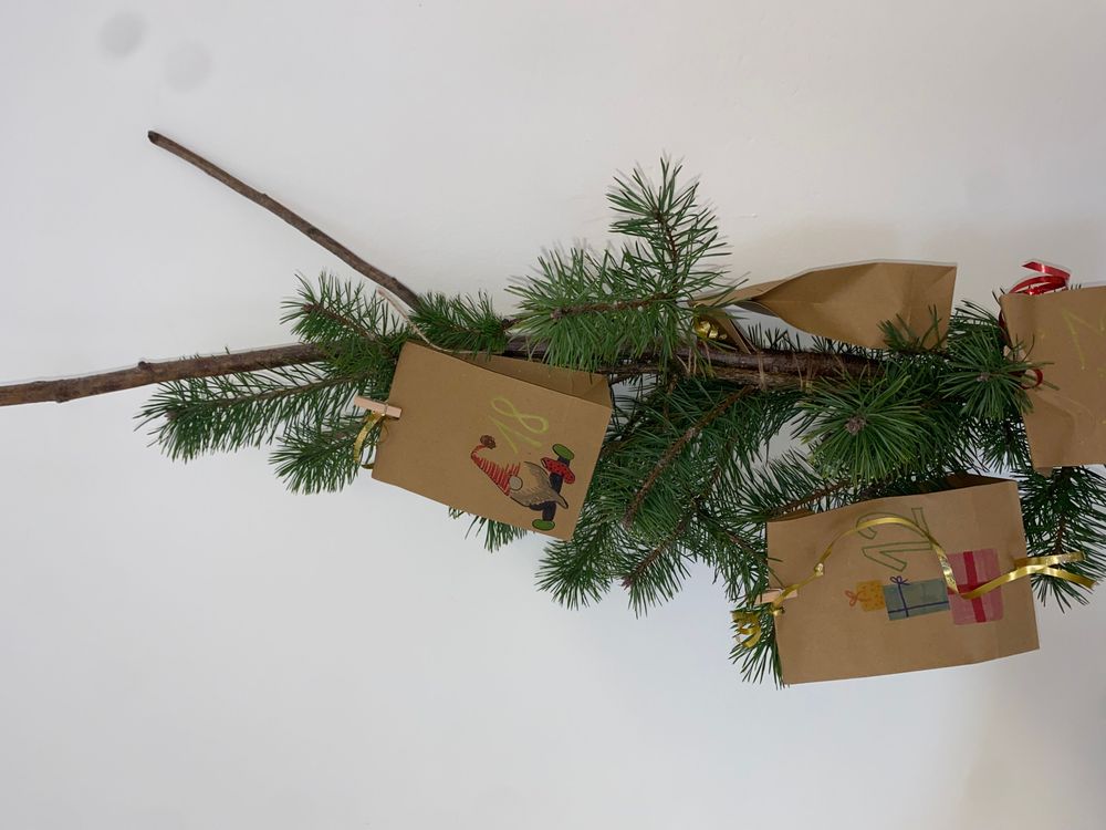 Adventskalender aus Papiertüten - günstig & schnell selber basteln – Bild 2 von 2