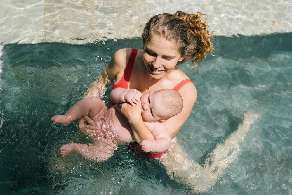 Babyschwimmen – Warum es so gut für dein Kind ist