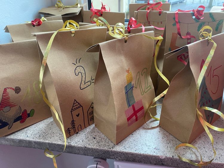 Selbstgebastelter Adventskalender - das kann rein