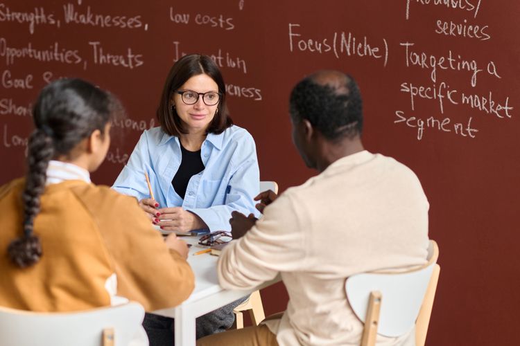 Kommunikation mit Lehrern: Dos und Don’ts für Eltern
