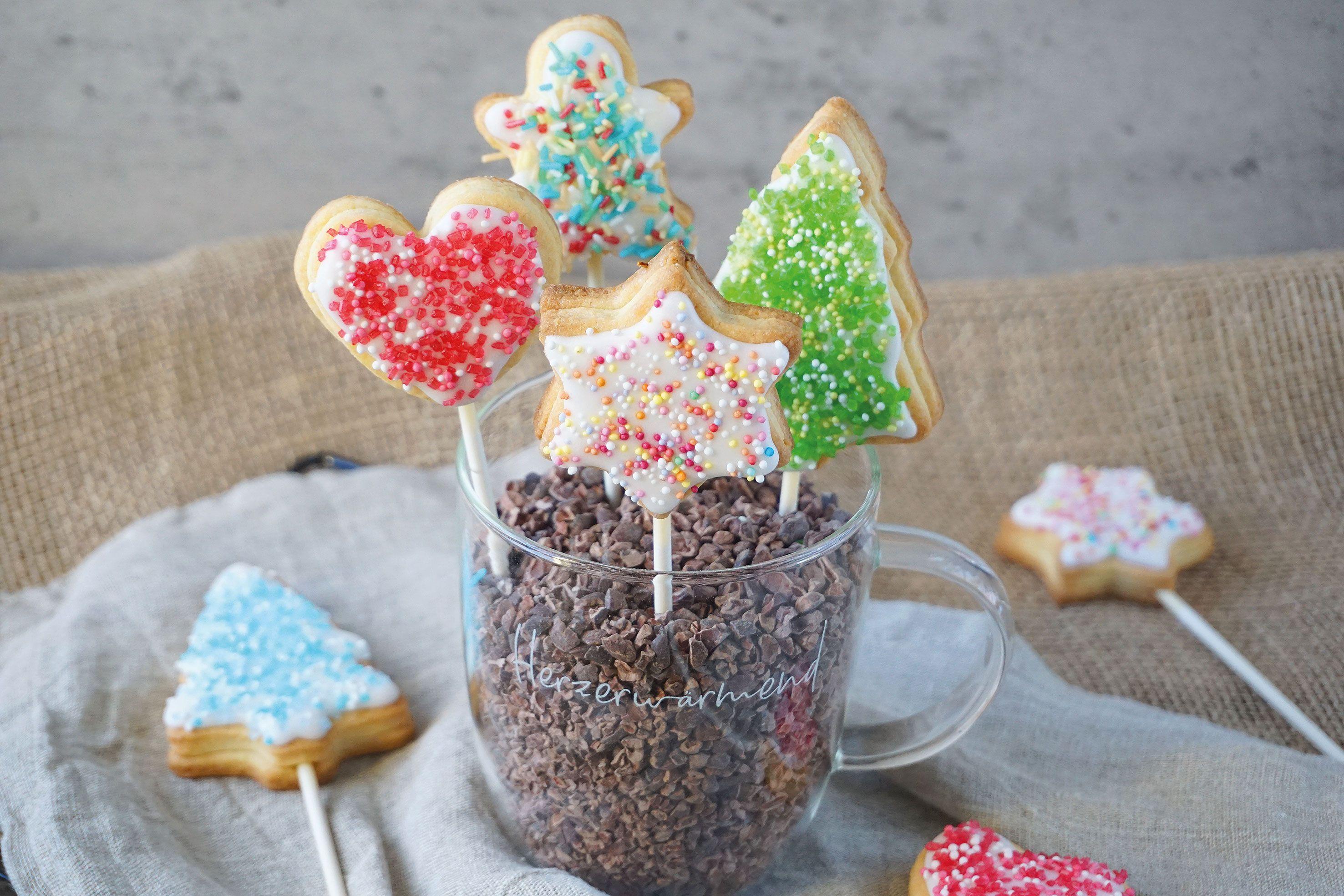 Rezeptidee für die Adventszeit: Kekse am Stiel