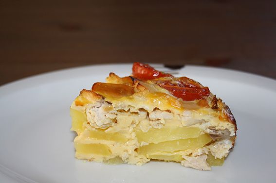 Tortilla mit Hähnchen und Tomaten
