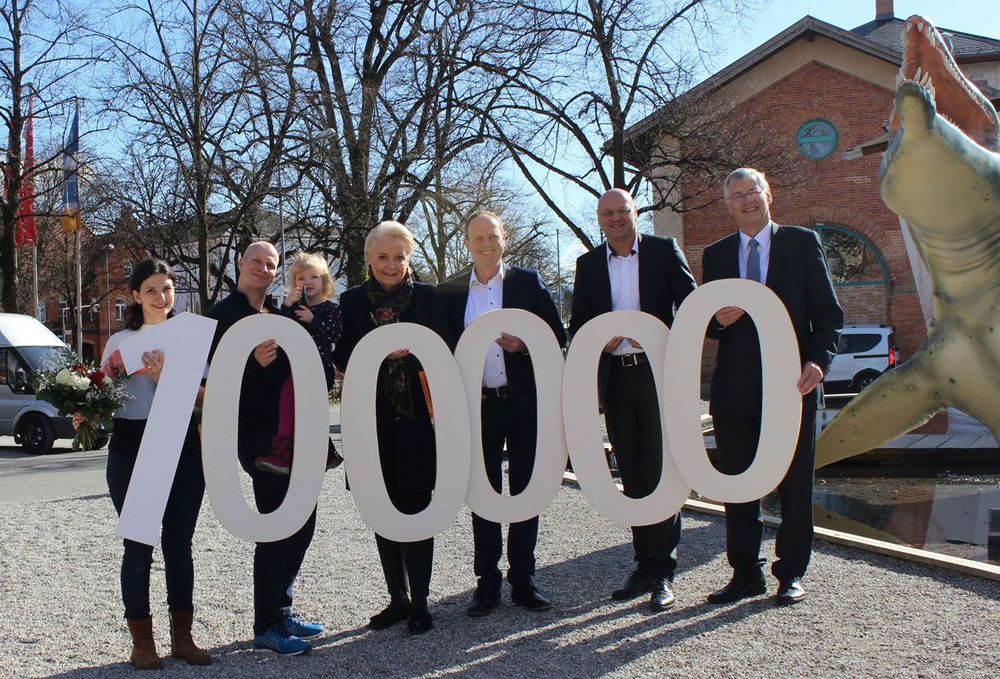 100.000ster Besucher bei den Sauriern der Meere