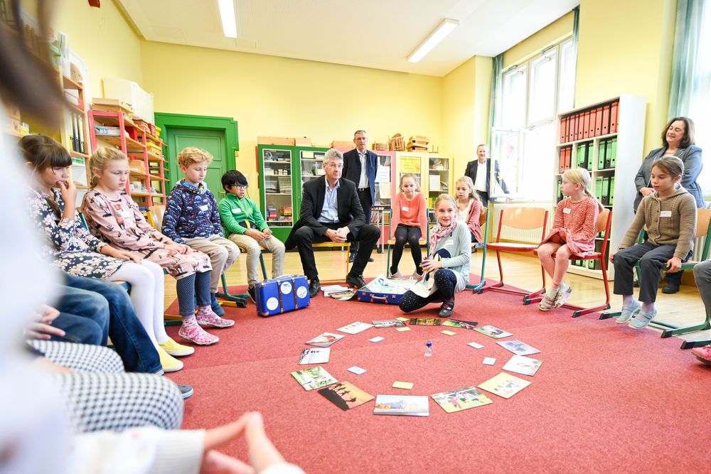 Ein Koffer voller Werte: Politische Bildung von klein auf