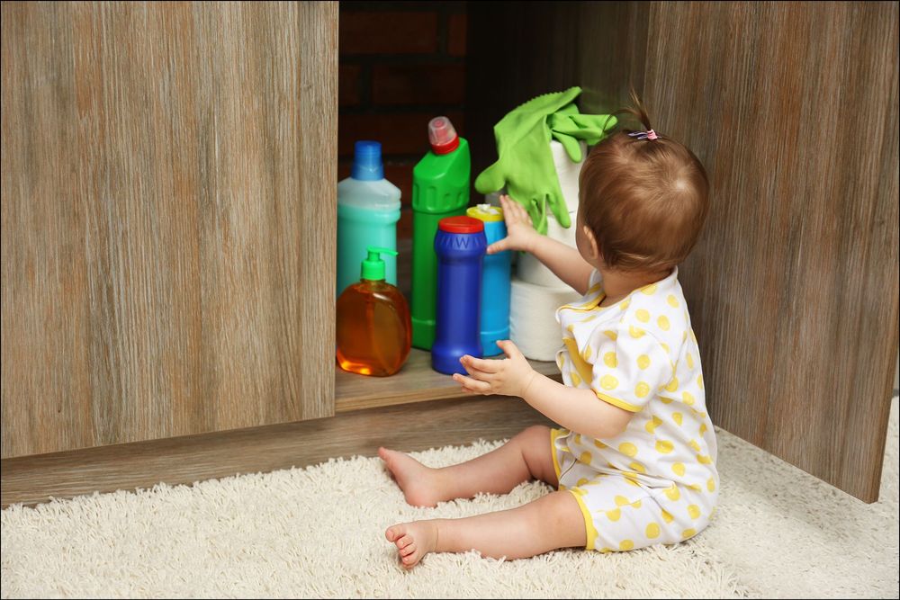 Vergiftungsgefahren bei Kindern im Alltag