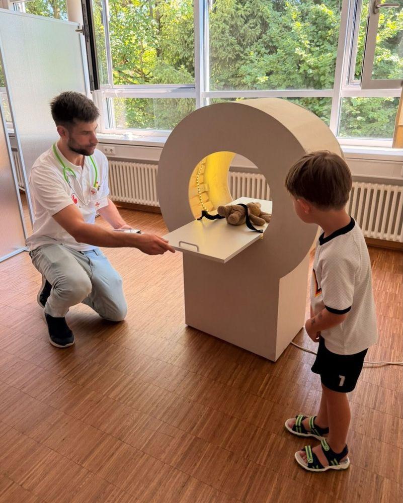 Zehn Jahre Teddybärkrankenhaus Rosenheim: Wenn der Teddy zum Röntgen muss – Bild 3 von 8