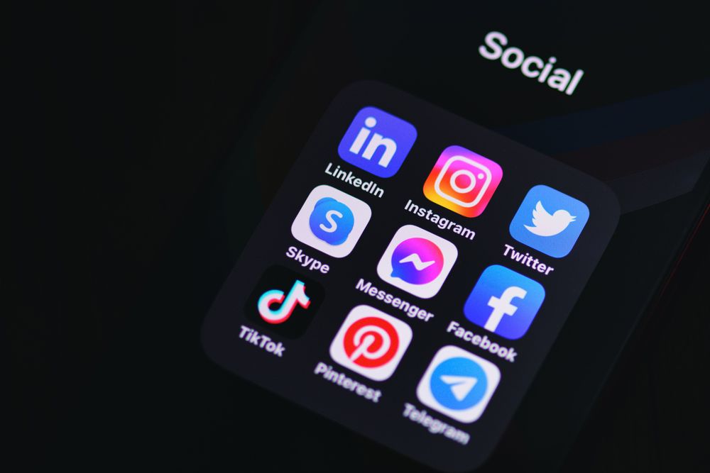 Social Media bewusst und sicher begleiten – unter 16