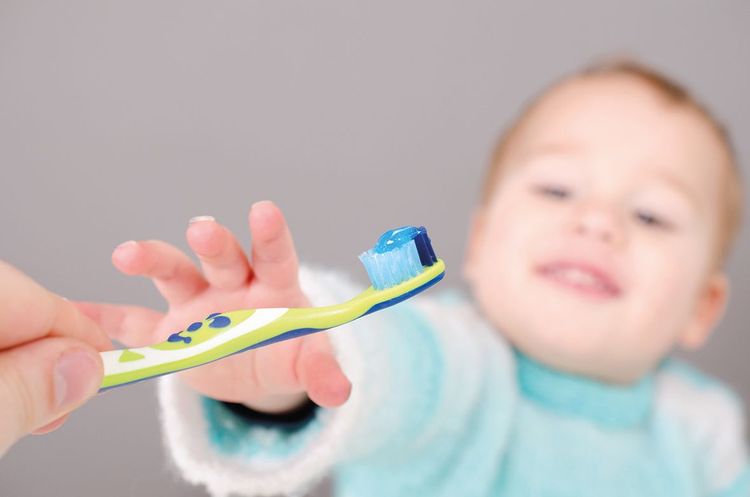 Babys erste Zahnpflege