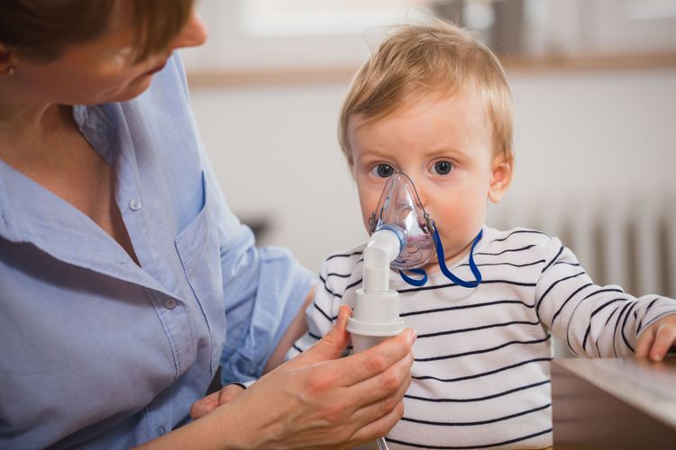 Lungenentzündung bei kleinen Kindern: Was Eltern wissen sollten