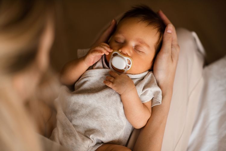 Einschlafrituale Babys – So finden Eltern die passende Routine für ruhige Nächte