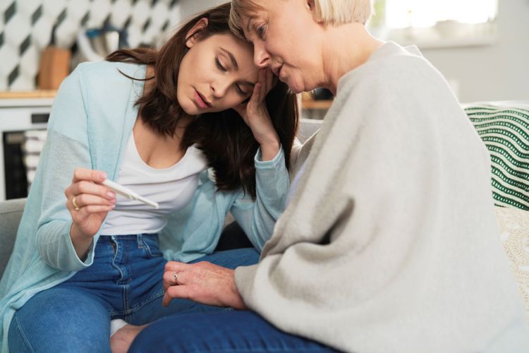 Kinderwunschbehandlungen: Endlich schwanger dank Akupunktur, Kräutern und Meditieren?