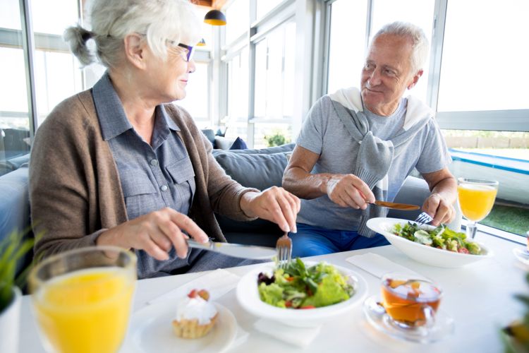 Gesunde Ernährung im Alter: So bleibst du fit und vital