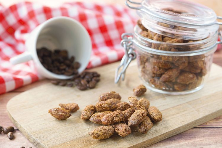 Rezeptidee für die Adventszeit: Espressomandeln