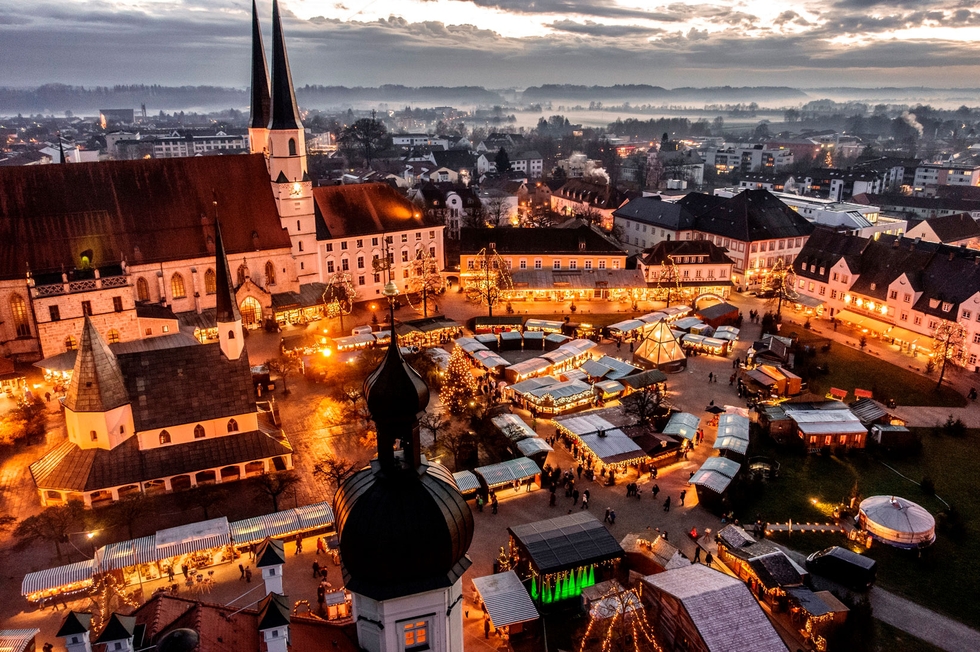 Christkindlmarkt-Altoetting-Luftaufnahme-Foto-Tourismusbuero-Klaus-Vierlinger.jpg