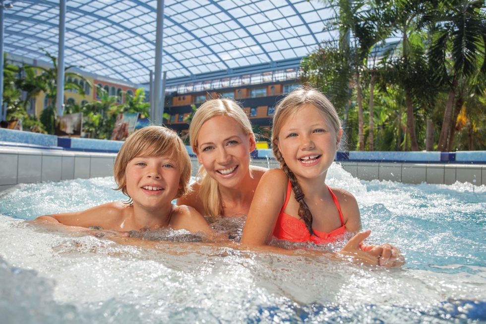 TE_Wellenbad_Sprudelbrunnen_Mutter_mit_Kindern © Veranstalter.jpg