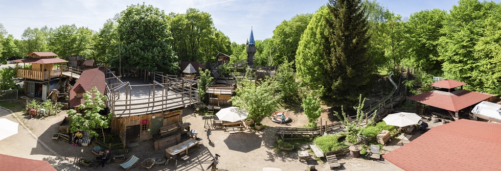 Abenteuerspielplatz_Maulwurfshausen_Panorama.jpg