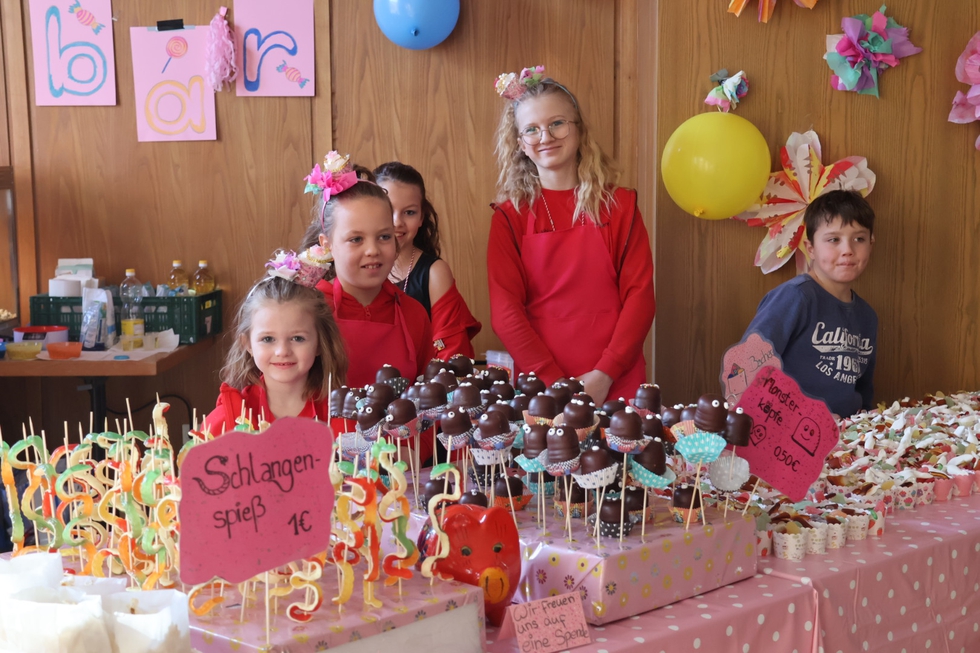 BadAiblinger_Tanzfestival_Kuchenverkauf_Candybar© Faschingsgilde Bad Aibling e. V..JPG