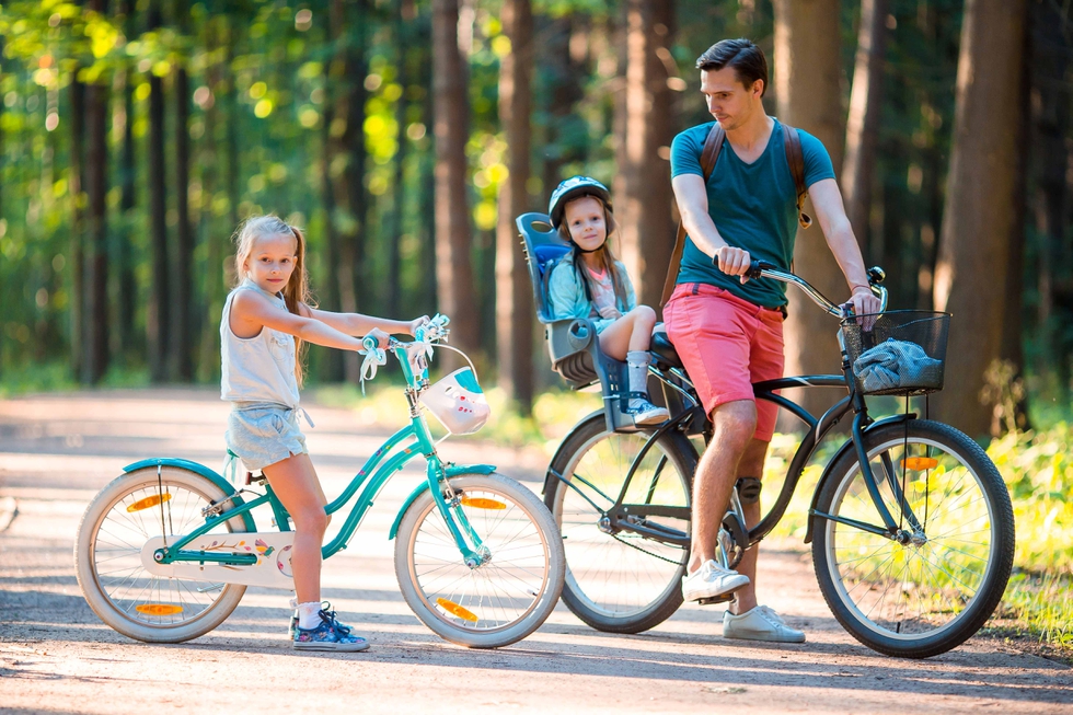 Happy_Family_Biking_original_442237.jpg