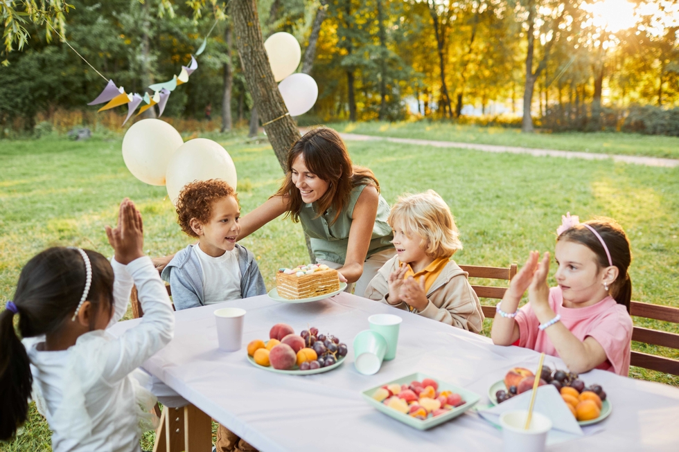 Kids_Party_Outdoors_original_2722716.jpg