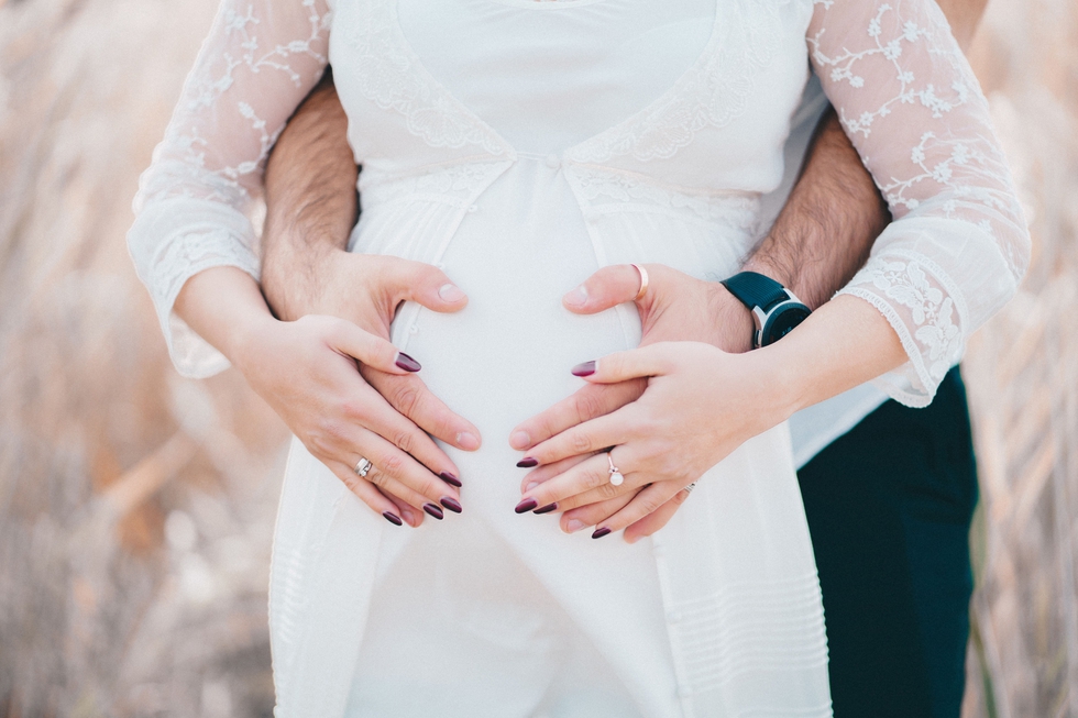 Pregnant_Bride_With_Her_Future_Husbands_original_1789750.jpg