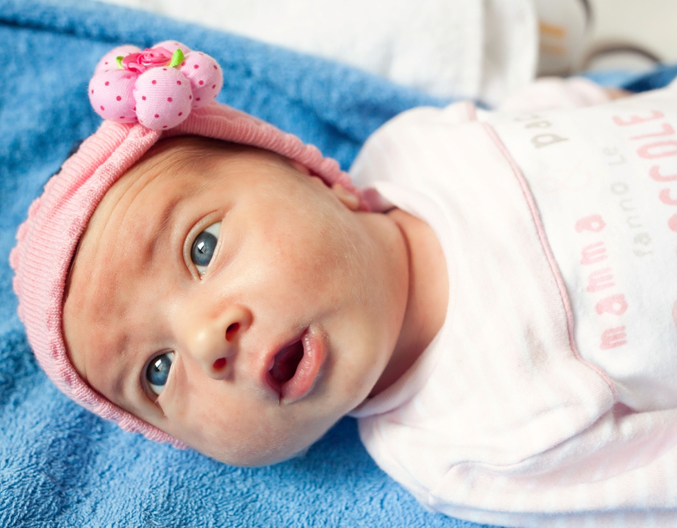 Portrait_Of_A_Newborn_Baby_Girl_original_929199.jpg