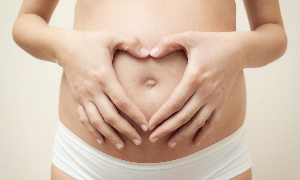 Heart_Shaped_Hands_On_Pregnant_Belly_original_932846.jpg