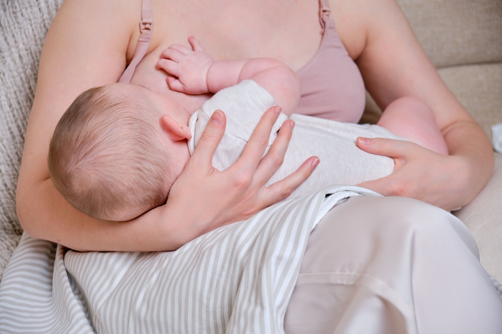 Woman_Mother_Breastfeeds_An_Infant_Baby_original_2057915.jpg