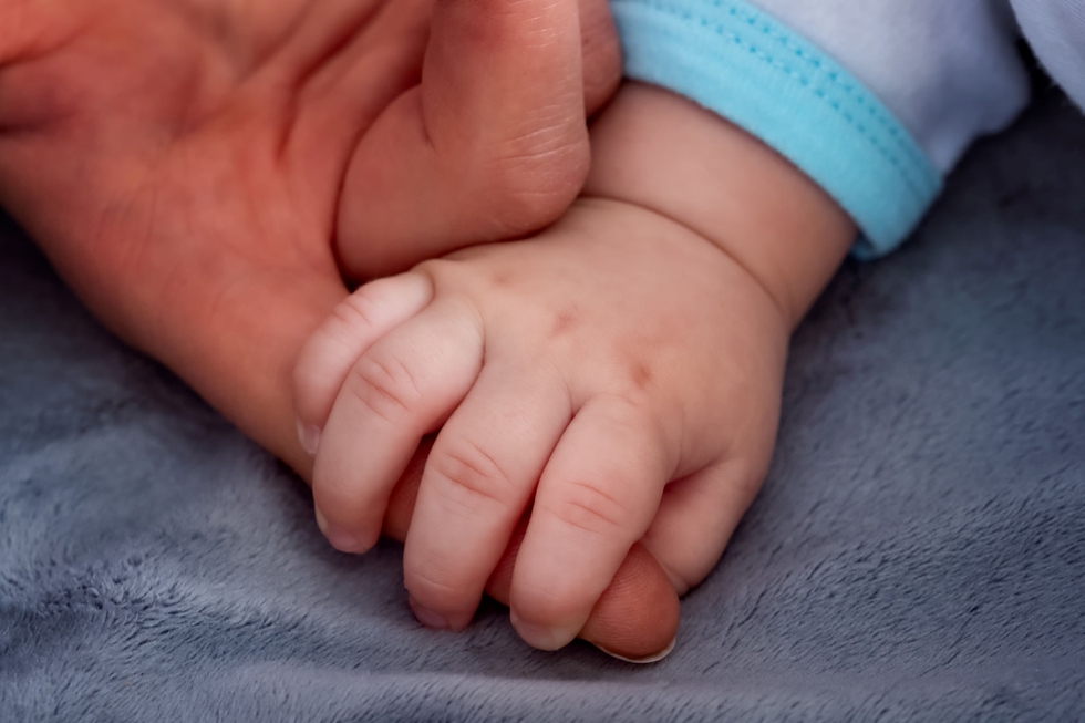 Baby_Hand_Holding_Mother_s_Finger_original_2482337.jpg