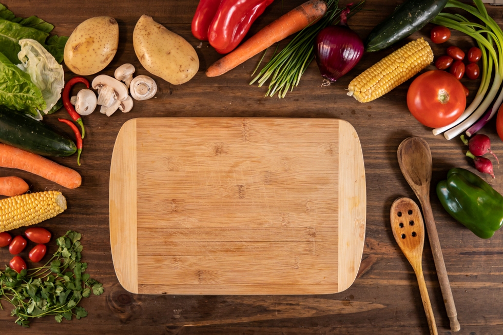 Wooden_Board_And_Vegetables_original_1040503.jpg