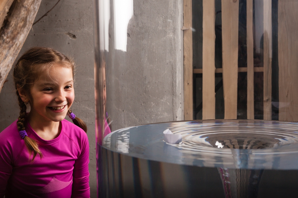 14_hexenwasser-blaues_wunder Carol Buri.jpg