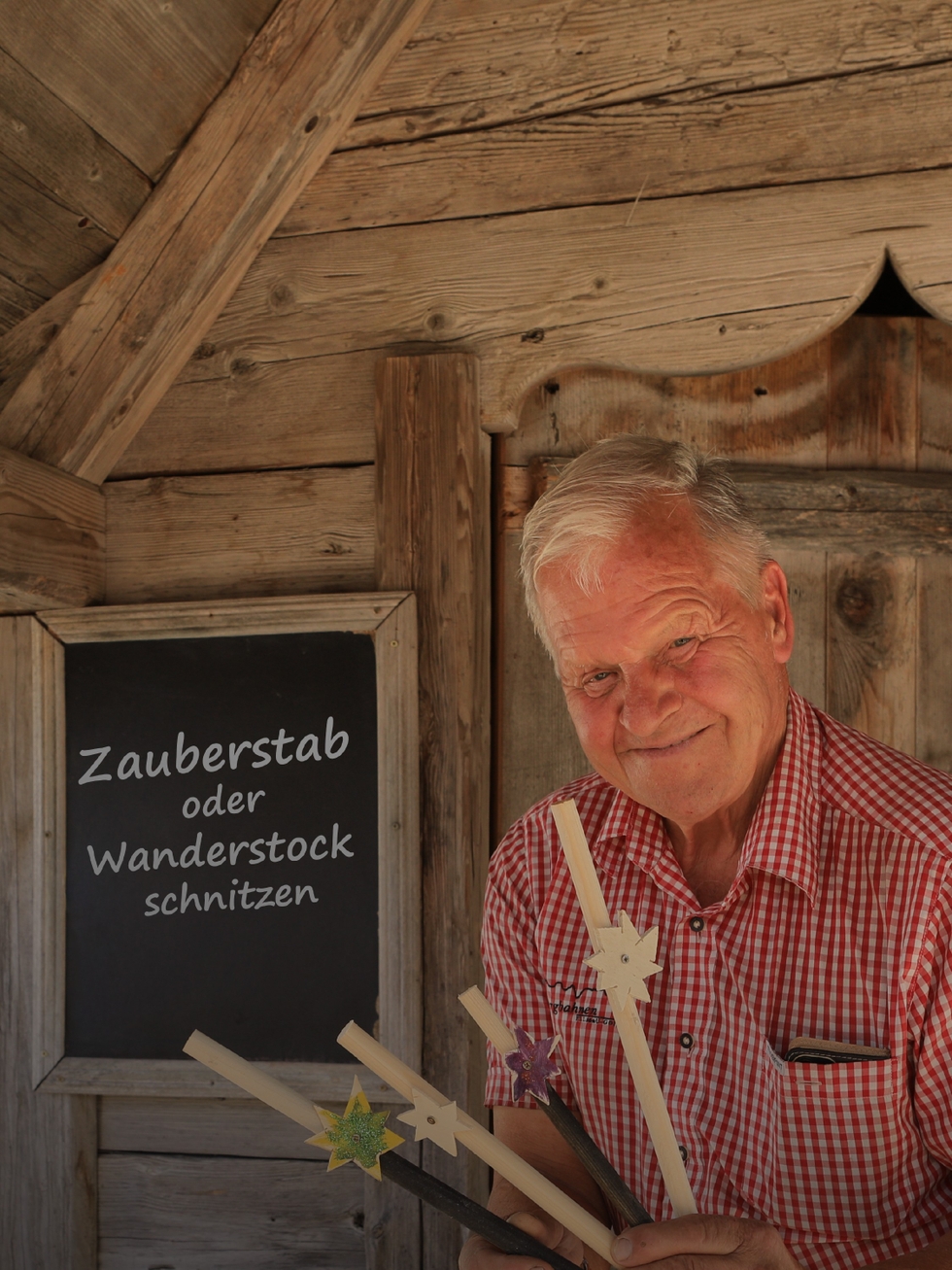 Holzschnitzen mit Leo.jpg