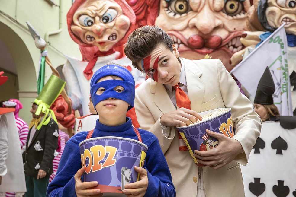 Filmfoto_My brother chases dinosaurs-1.jpg