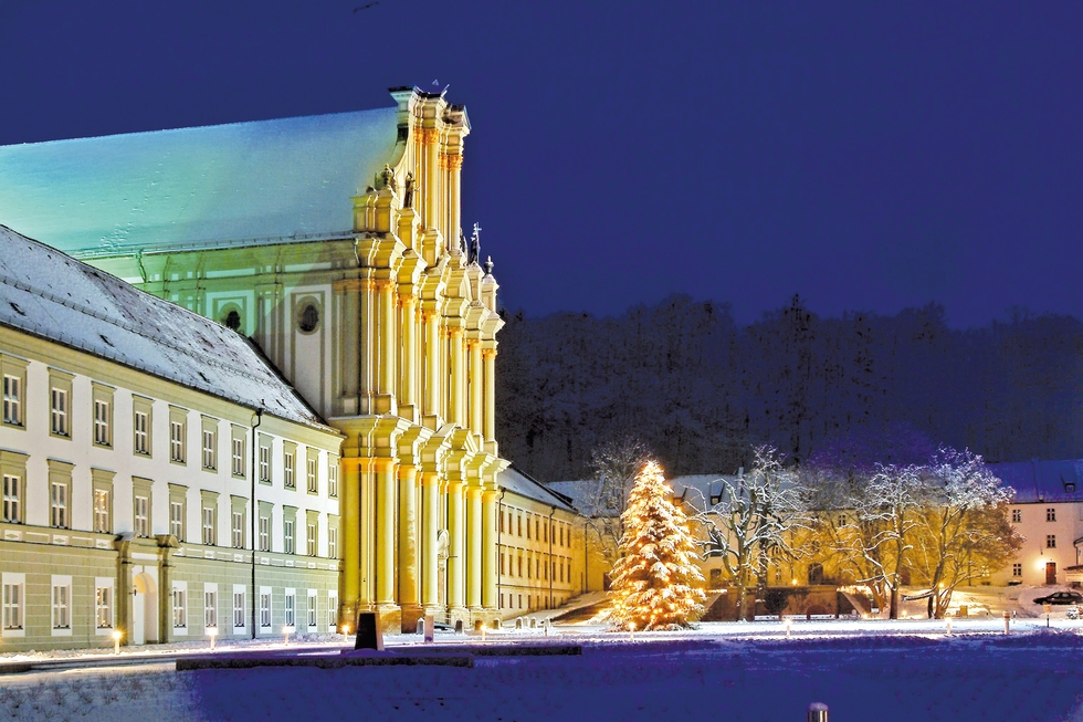 Weihnachtsmärkte_AiF_Klosterkirche Christbaum.jpg