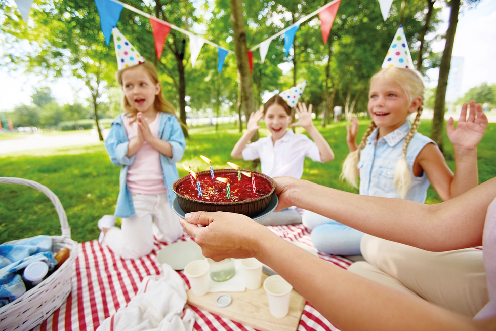 Geburtstagsfeier-Garten@pressmaster.jpg