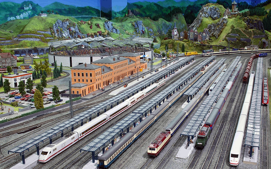 Blue_Brix_Viel Betrieb am Hauptbahnhof.jpg