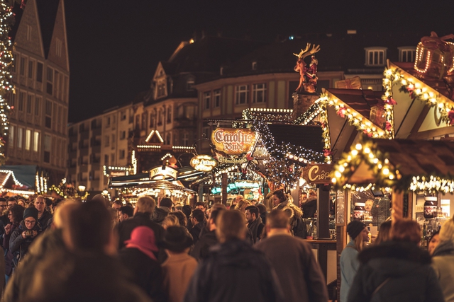 christmas-market-g41d7e5415_1920.jpg